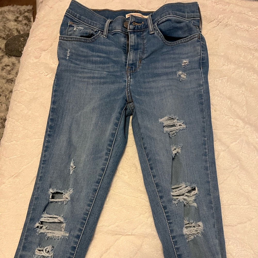Levis ripped jeans